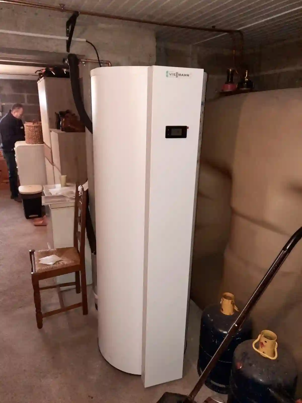 Installation chauffe-eau thermodynamique 270L a Strasbourg par technicien RGE SOLEST ENERGIES