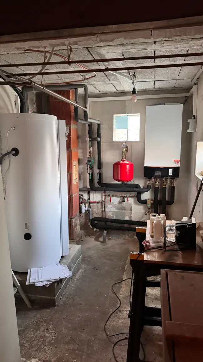 Chaufferie après installation de la pompe à chaleur haute température par Solest Énergies