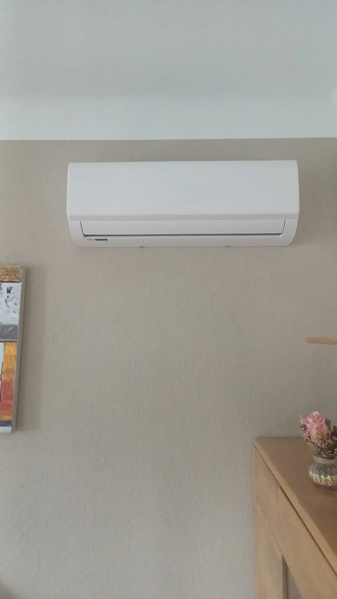 Climatisation réversible Airwell mono-split à Colmar — unité intérieure