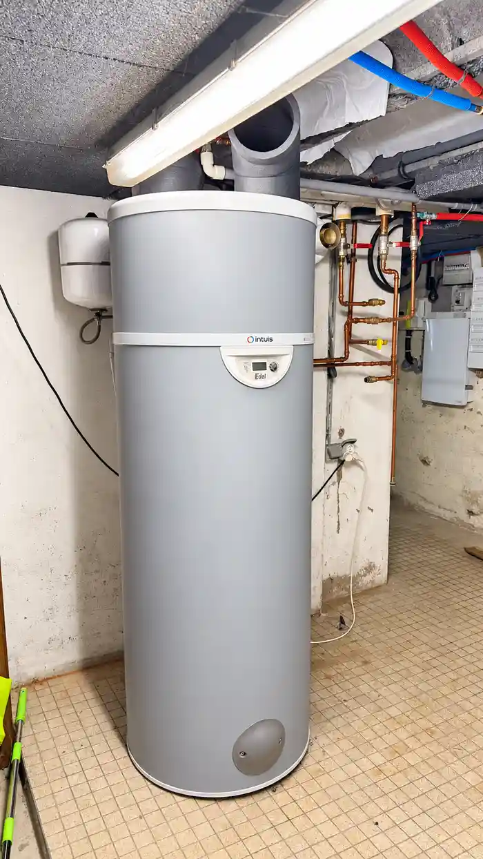 Chauffe-eau thermodynamique Intuis Edel Air de 270 litres installé à Sélestat