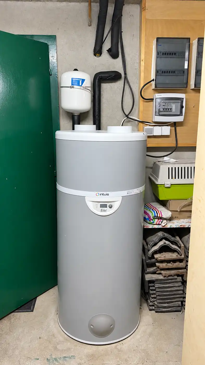 Chauffe-eau thermodynamique Intuis Edel Air 200 litres installé à Wittenheim par Solest Énergies