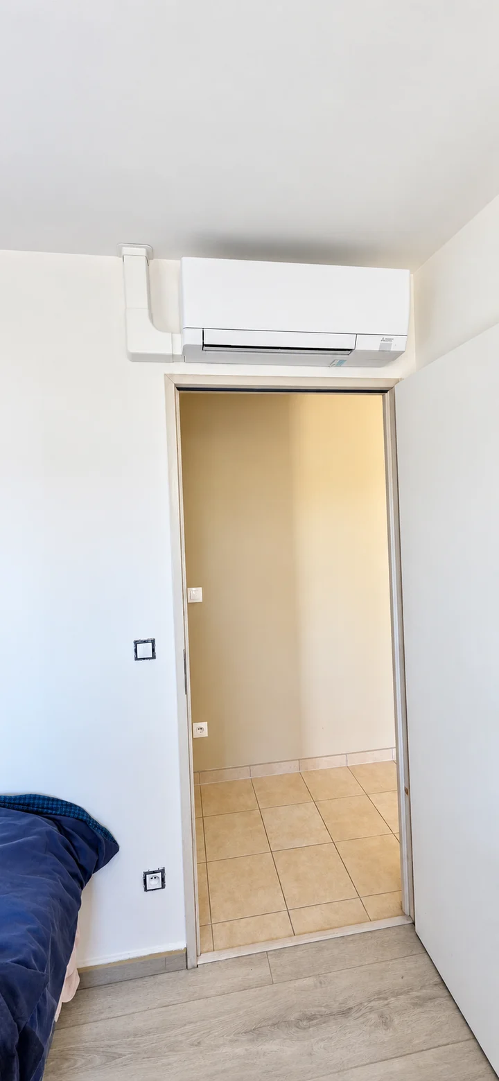 Unité intérieure de PAC air-air Mitsubishi Electric dans la troisième chambre à Oberhergheim