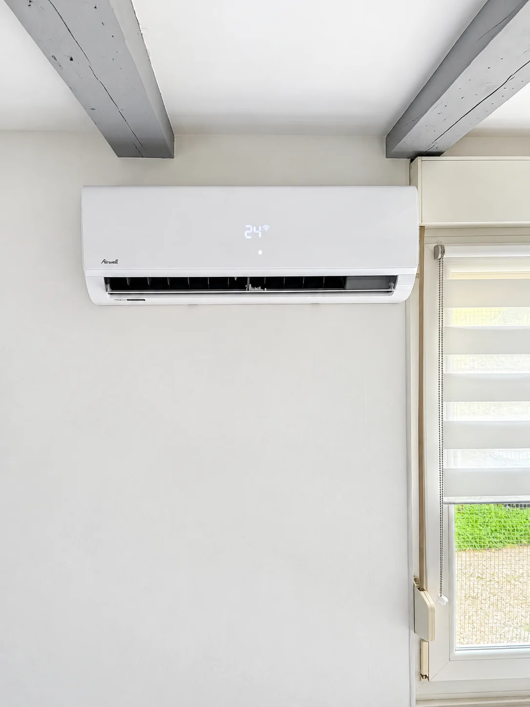 Unité intérieure de la climatisation réversible Airwell installée à Strasbourg, quartier de la Robertsau