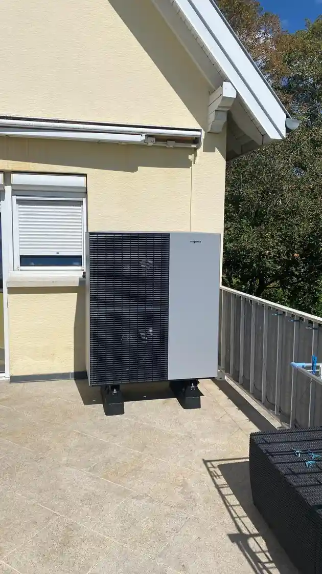Pompe à chaleur air-eau R290 Viessmann à Vogelgrun — unité extérieure, vue rapprochée